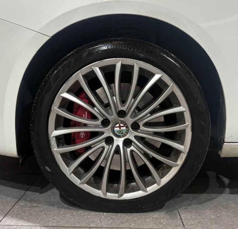 OCCASION - ALFA ROMEO GIULIETTA 2.0 JTDM - 150 CH - Distinctive - GARANTIE 6 MOIS - SECTEUR 83