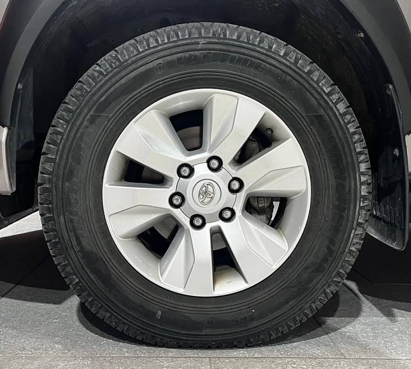 Véhicule d'occasion - TOYOTA HILUX 2.4L D-4D 4x4 - 150CH - XTRA PICK UP DOUBLE CABINE -Garantie 6 mois