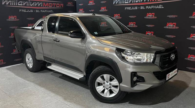 TOYOTA HILUX à vendre chez Millenium Motor 83