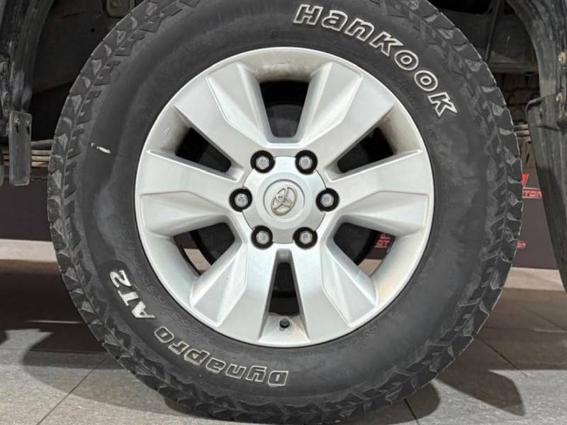 OCCASION - TOYOTA HI LUX 2.4L D-4D 4x4 HILUX - PICK UP DOUBLE CABINE Légende Sport - garantie 6 mois