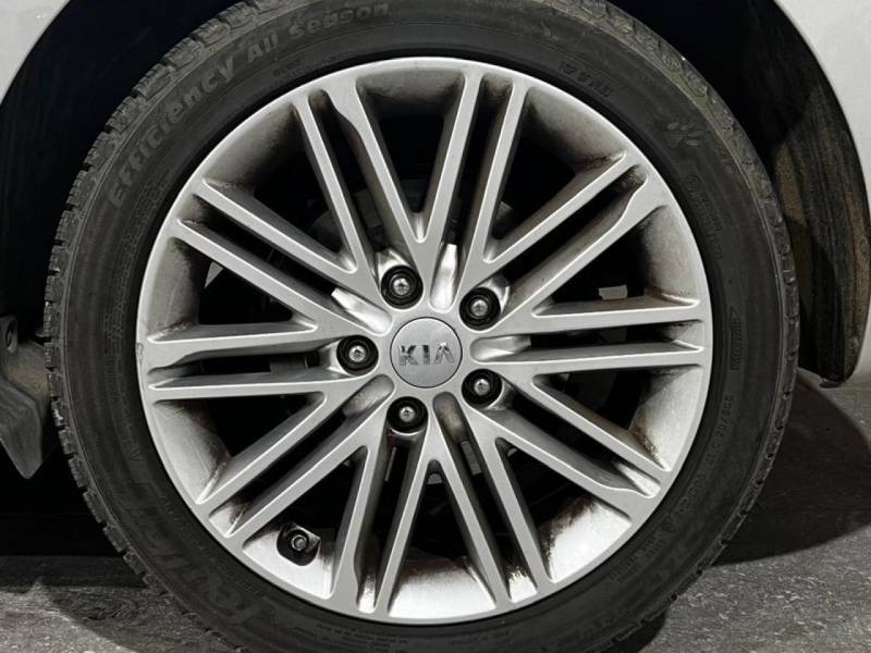 KIA Carens à vendre chez Millenium Motor 83