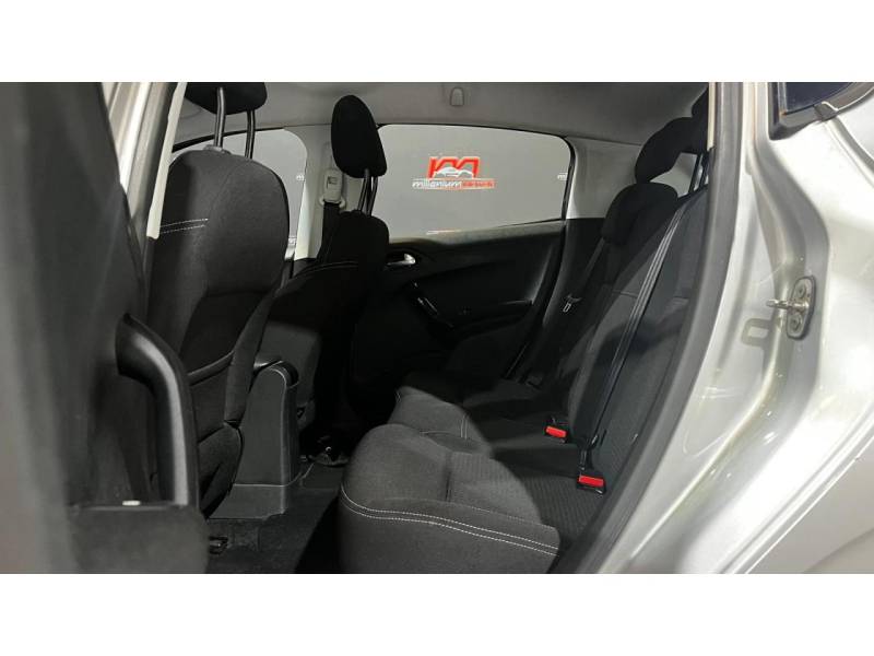 Peugeot 208 à vendre chez Millenium Motor 83