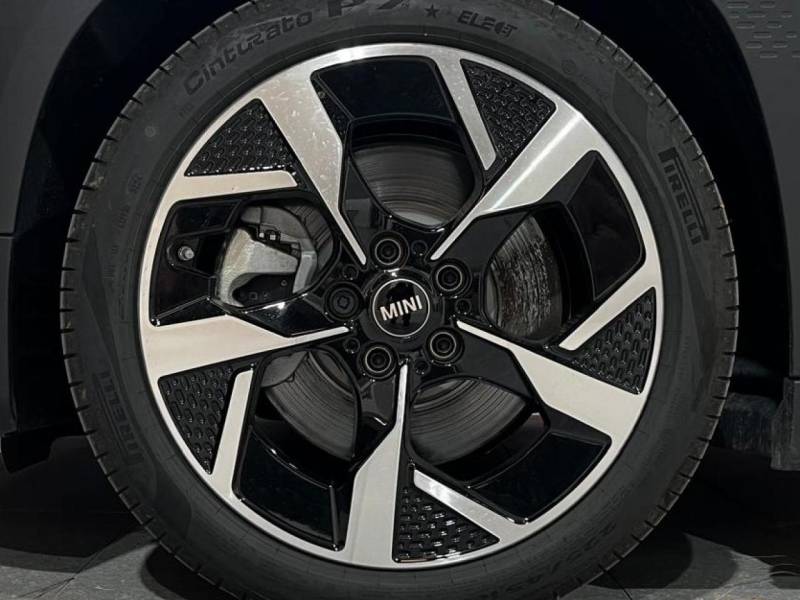 Vendez votre voiture chez Millenium Motor 83
