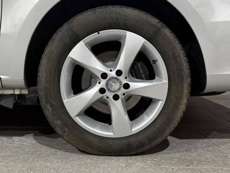 Mercedes Classe V à vendre chez Millenium Motor 83